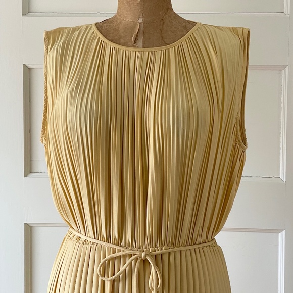 H&M  Retro Pleated Knee Lenght Dress - Summer Dress - Mustard Gold - Small - Picture 3 of 6